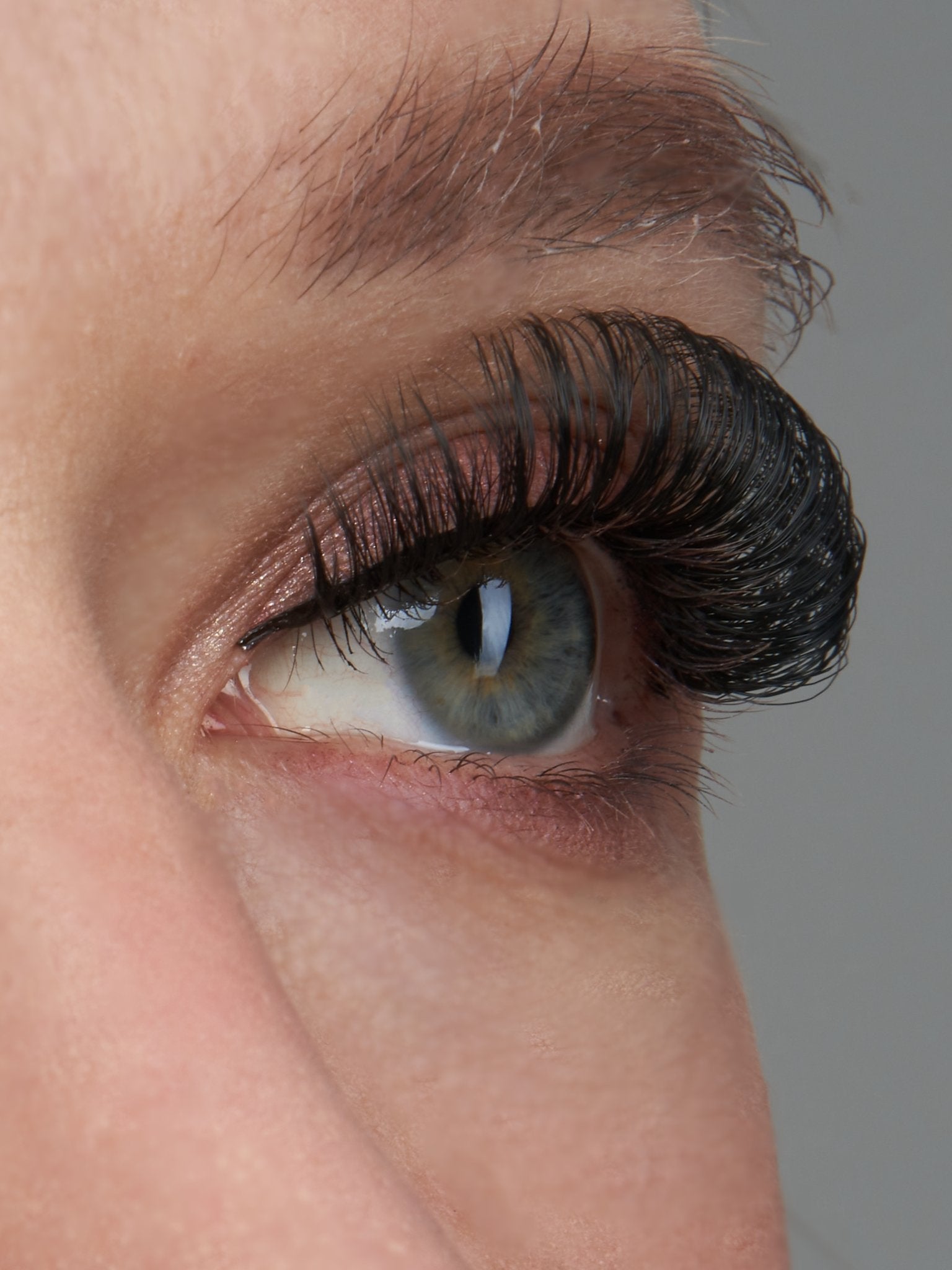 Stunner Best Eyelash Extension false Lashes, detail on eyes