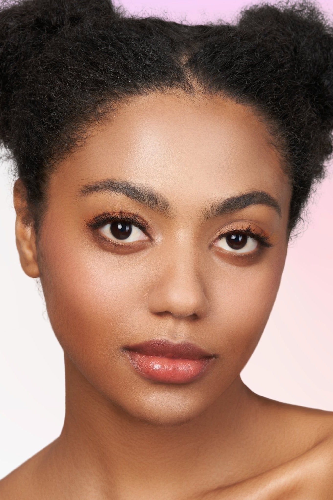 Show Stopper the best cluster lashes, detail on eyes