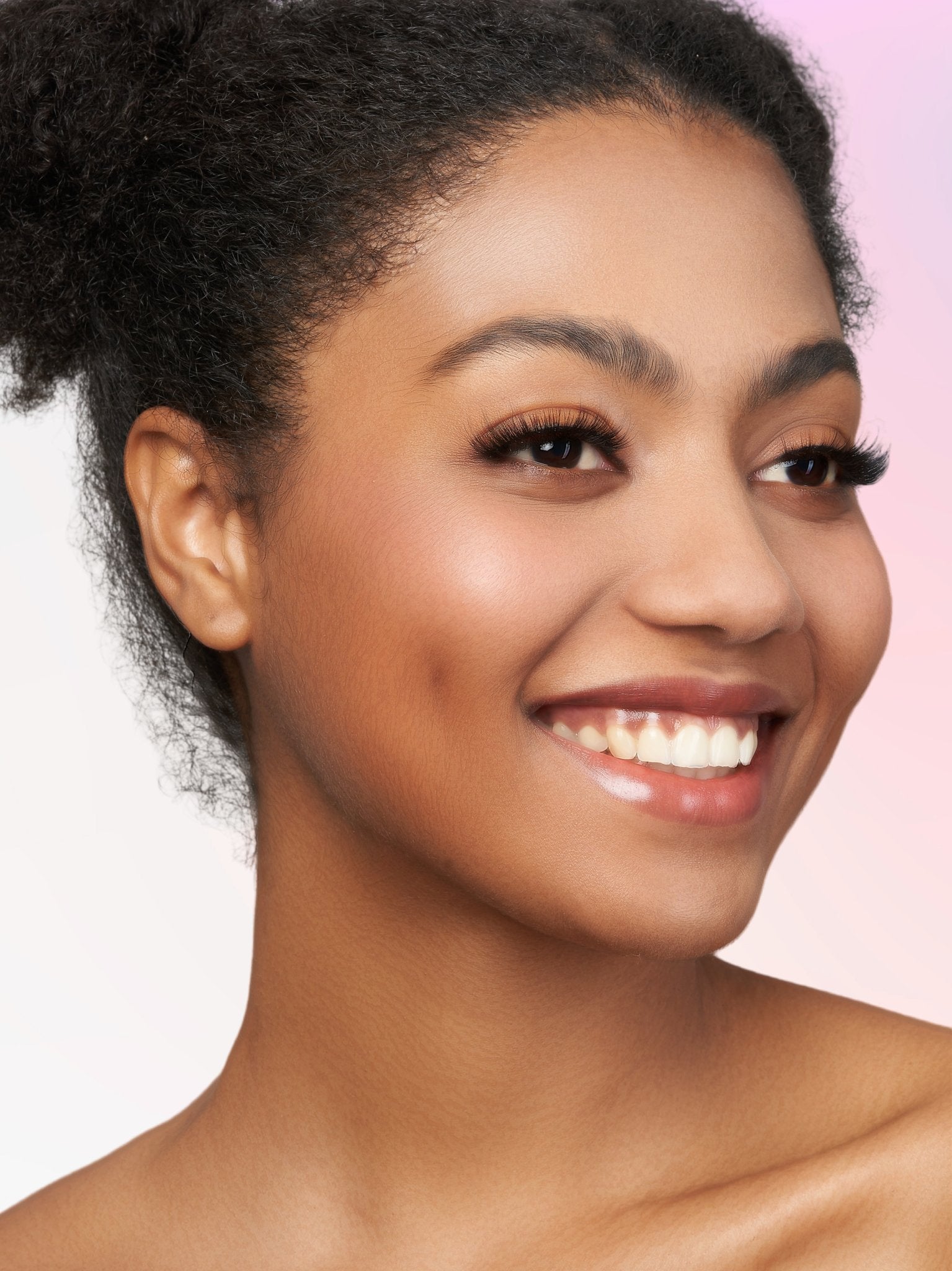 Dreamer best false eyelashes for beginner, model on eyes