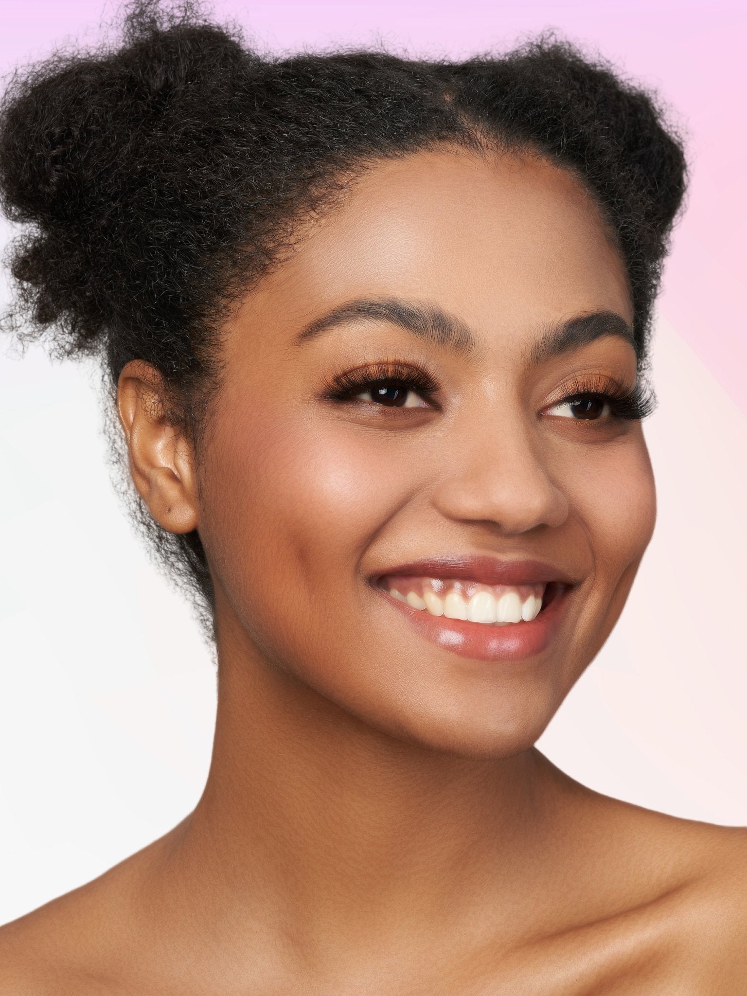 Exotic best false eyelashes for hooded eyes, on eyes detail