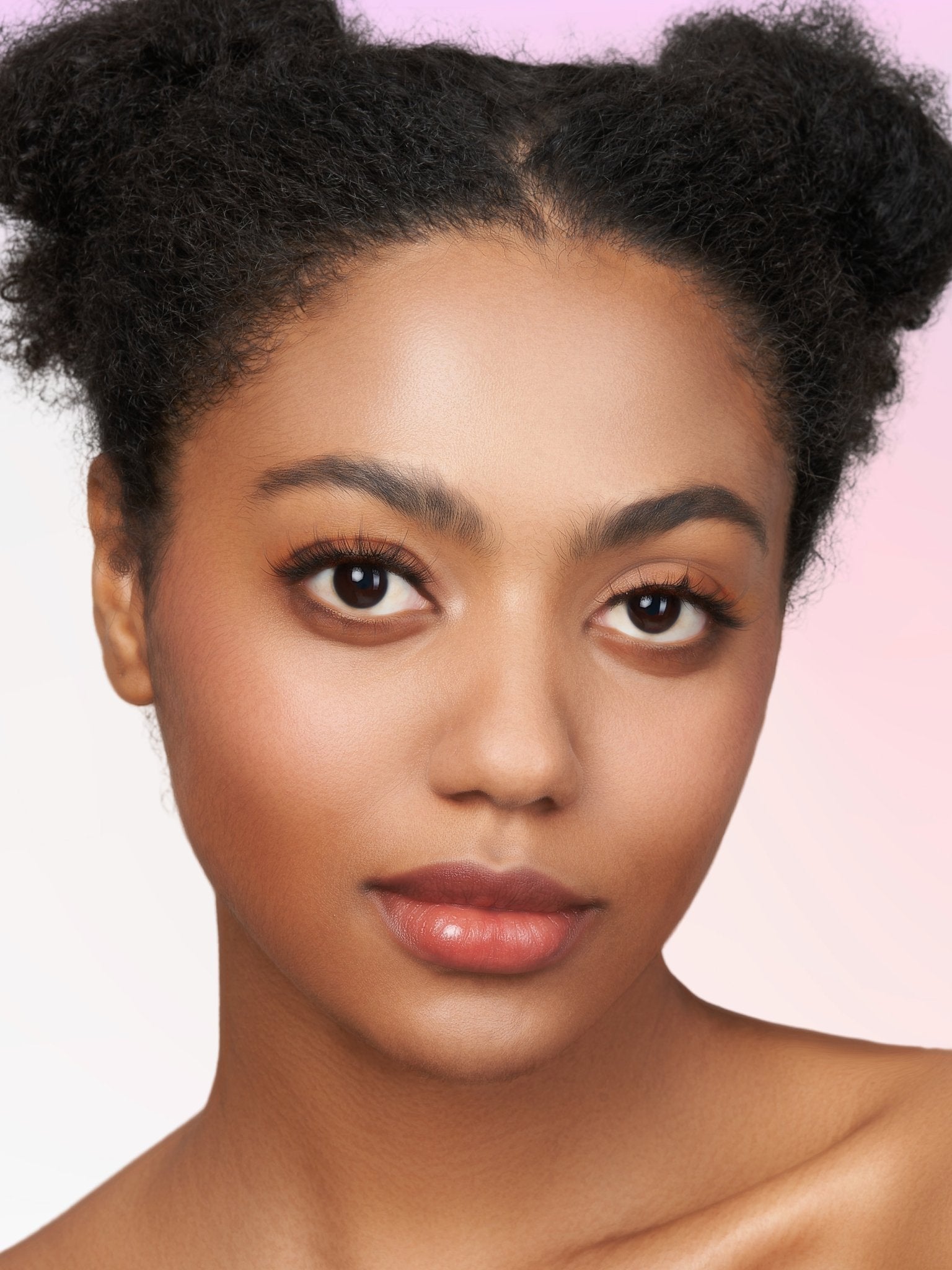 Show Stopper the best cluster lashes, detail on eyes